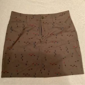 Women’s Eddie Bauer Olive Skort With Red, Pink, Green, and Brown Accents Size 8
